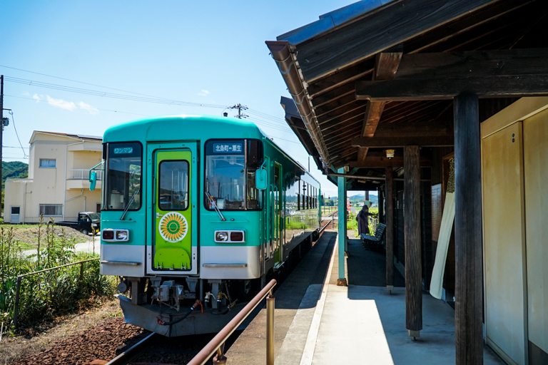 Train station gourmet and historical sites! Going to Kasai city with the Hojo railway