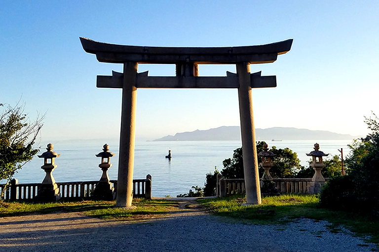 Point of Interest　Breathtaking Shrine Views and Sweets at Umi-to-Saka-to Cafe on Kirakira-saka 