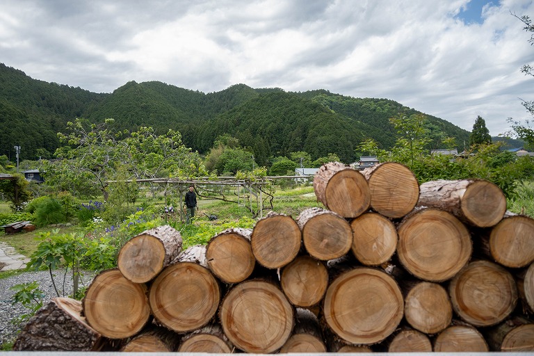 Heading for Tamba-Sasayama, a village that lives with trees. A journey to encounter crafts born of forestry