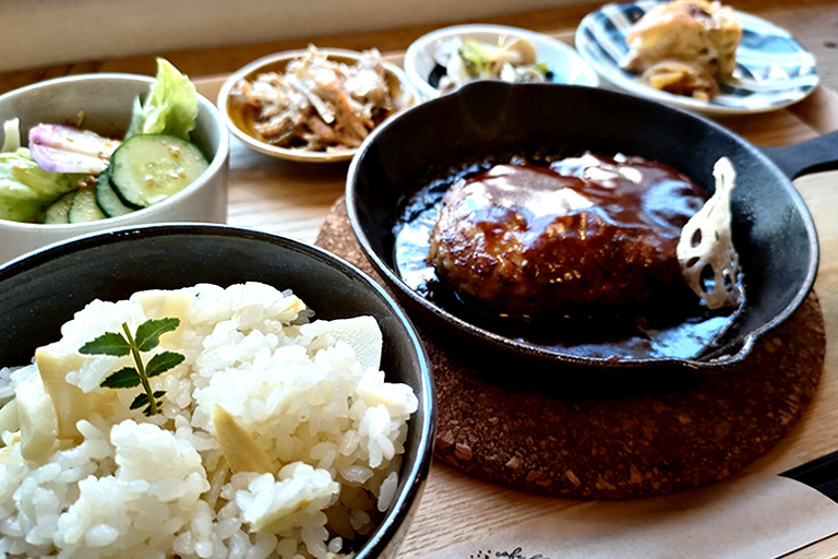 但馬ならではの美味がいっぱい 湯村温泉で食べ歩き 口コミ 公式 兵庫県観光サイト Hyogo ナビ 知っておきたい観光情報が盛りだくさん