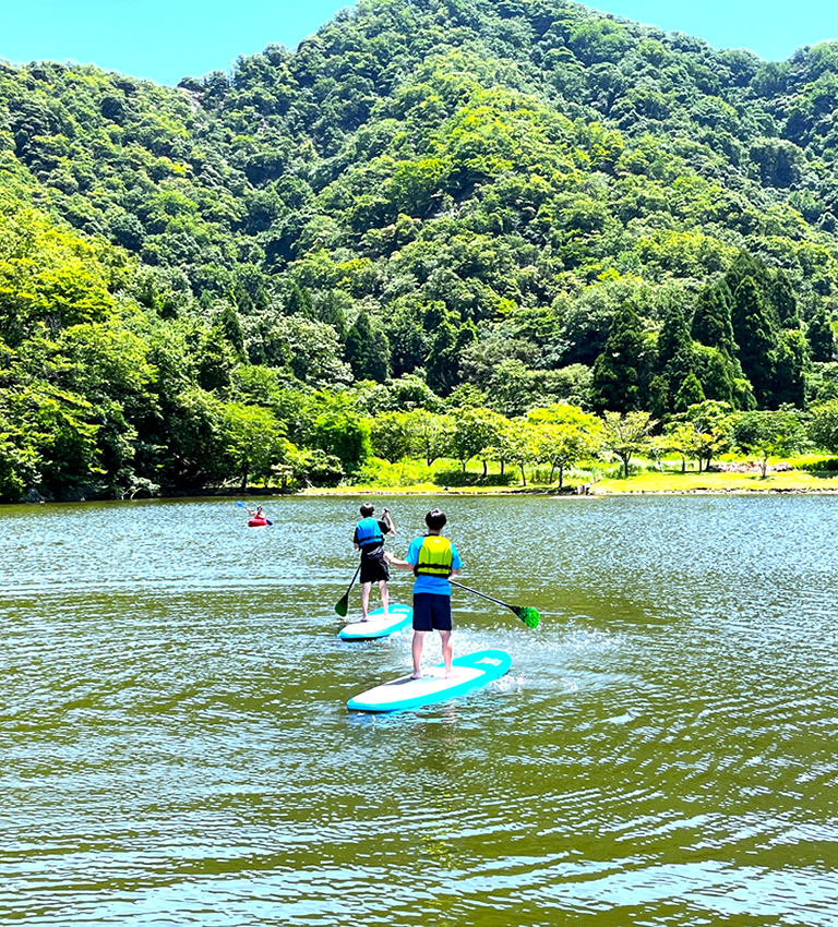 カヌーもカヤックもSUPもプールも1日1,500円で遊び放題！ ロケーションも最高！【兵庫県立円山川公苑】 | 口コミ | 【公式】兵庫県観光サイト  HYOGO!ナビ | 知っておきたい観光情報が盛りだくさん！