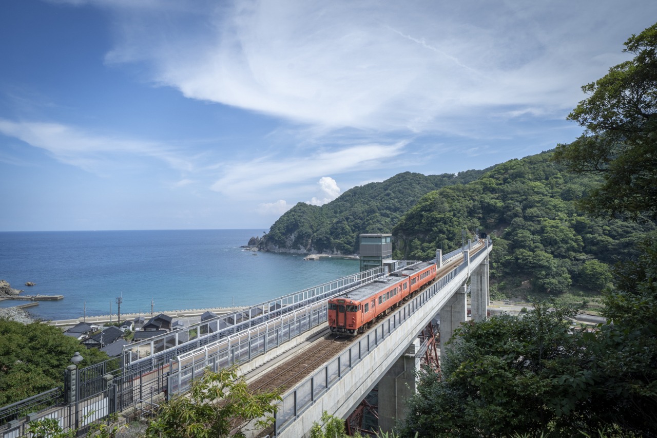 Feast on Crab and Scenery: An Adventure by Train Through a Land of Rich Traditions